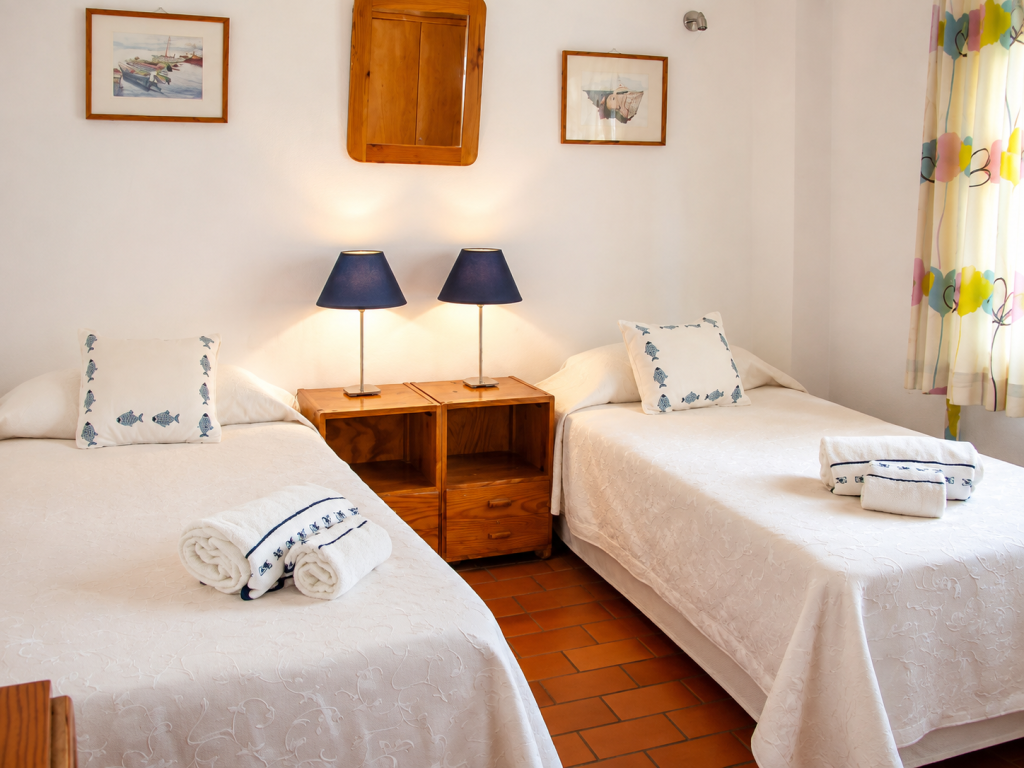 apartment with twin beds 1 bed apartment in Salema in the Algarve